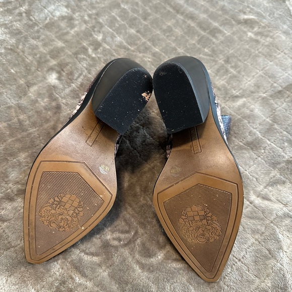 Vince Camuto Gigietta Booties - Picture 4 of 4